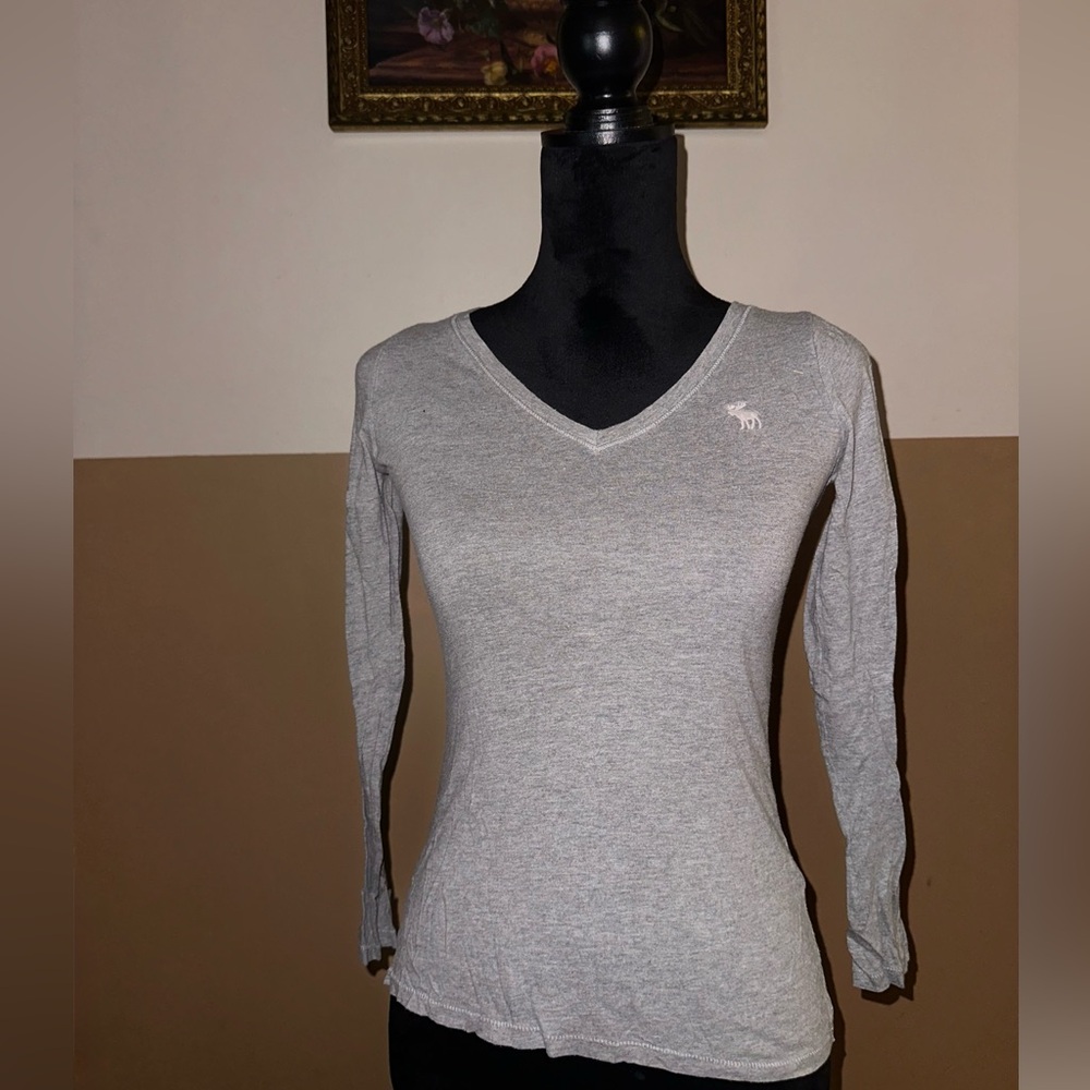Classic Gray V-Neck Long Sleeve Tee